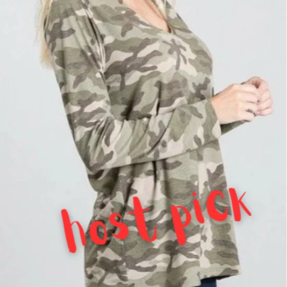 Tops - 💗HOST PICK💗 Camo Print Mock Neck Long Sleeve Top